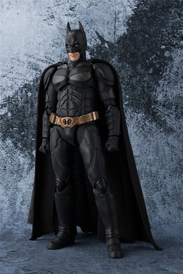 S.H. FIGUARTS - BATMAN THE DARK KNIGHT