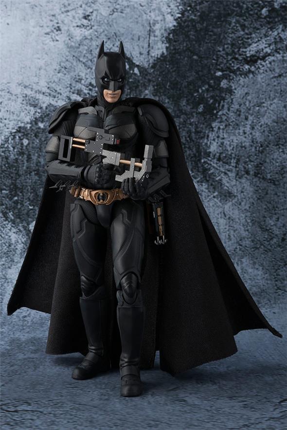 S.H. FIGUARTS - BATMAN THE DARK KNIGHT