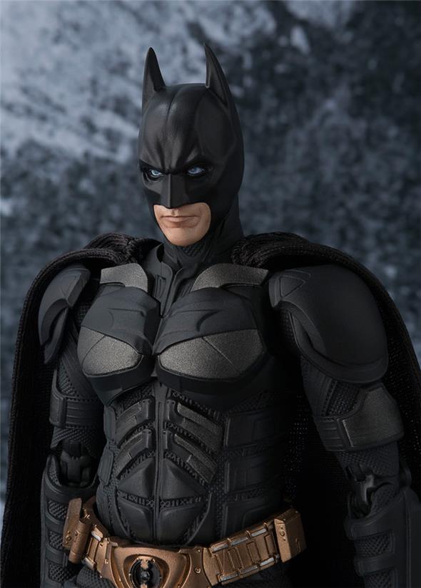 S.H. FIGUARTS - BATMAN THE DARK KNIGHT