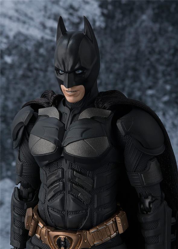 S.H. FIGUARTS - BATMAN THE DARK KNIGHT